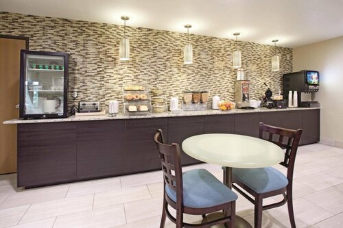 Гостиница La Quinta Inn & Suites by Wyndham Castle Rock