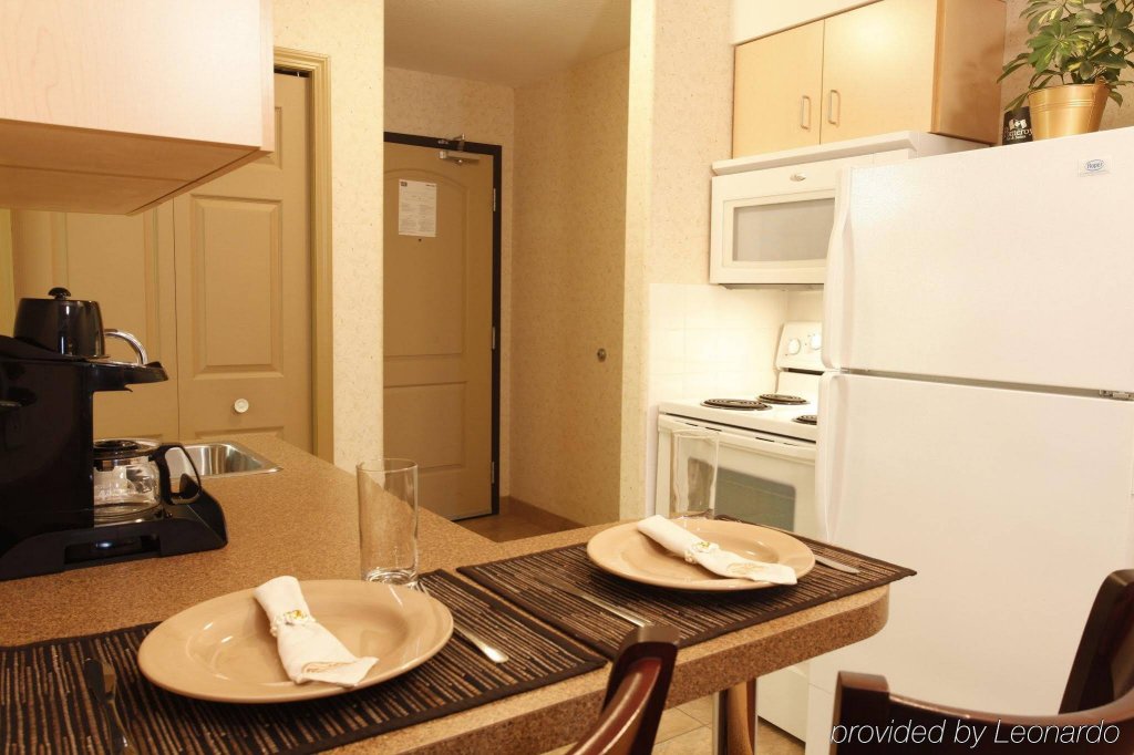 Фото Pomeroy Inn and Suites Chetwynd