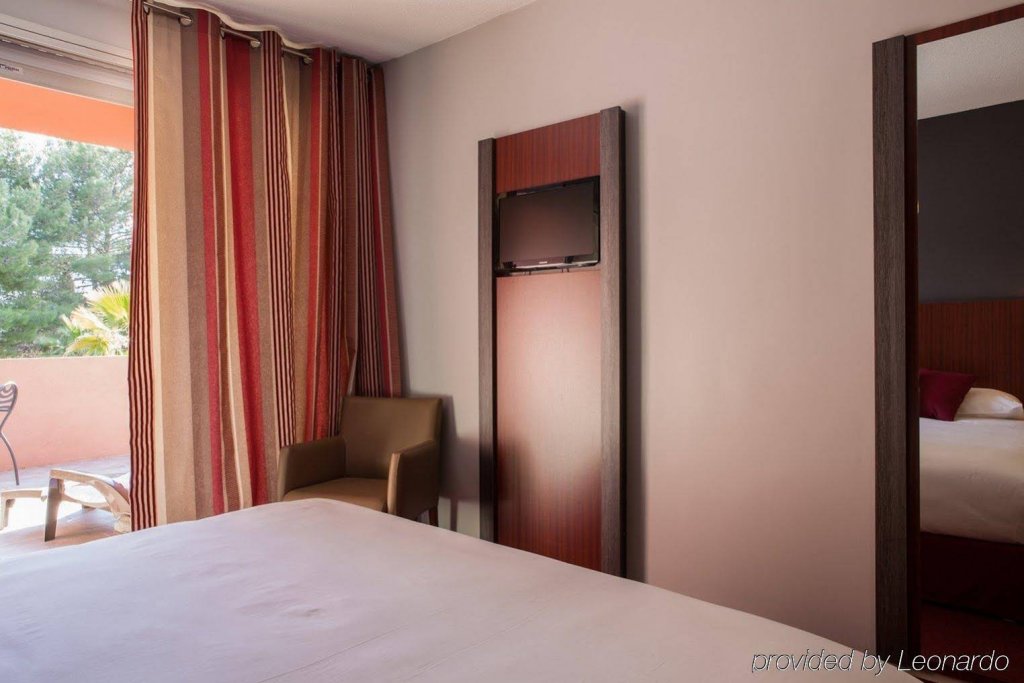 Фото The Originals Montpellier Sud Le Mas de Grille