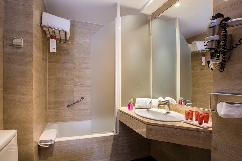 Фото Leonardo Hotel Madrid City Center