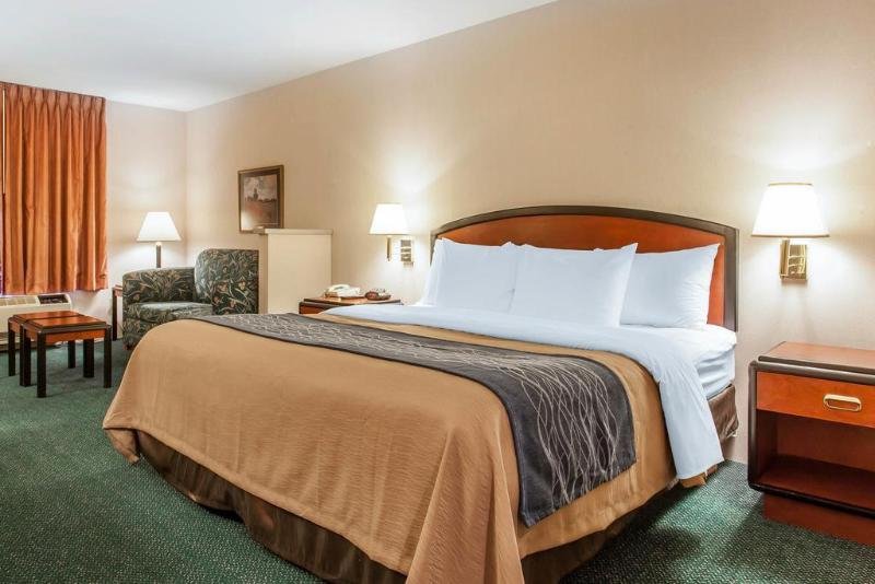 Фото Comfort Inn & Suites Sea-Tac Airport