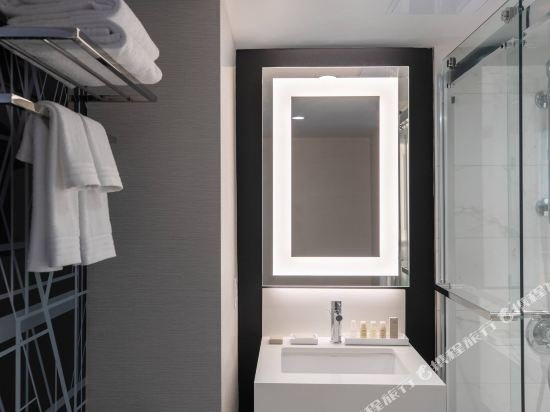 Фото Renaissance Des Moines Savery Hotel