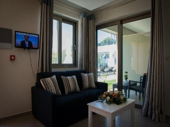 Фото Mantinia Bay Hotel