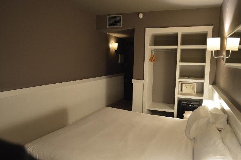 Фото Hotel Paral·lel