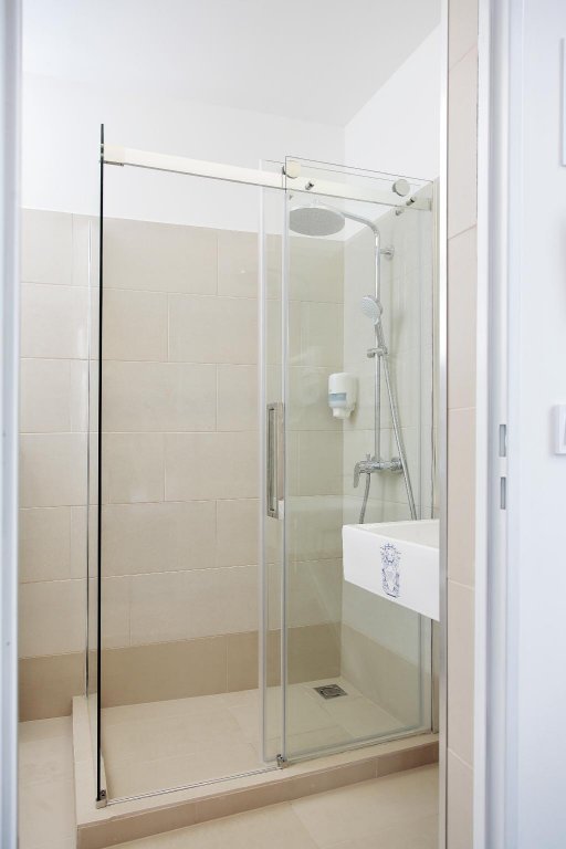 Фото Maverick Hostel & Ensuites