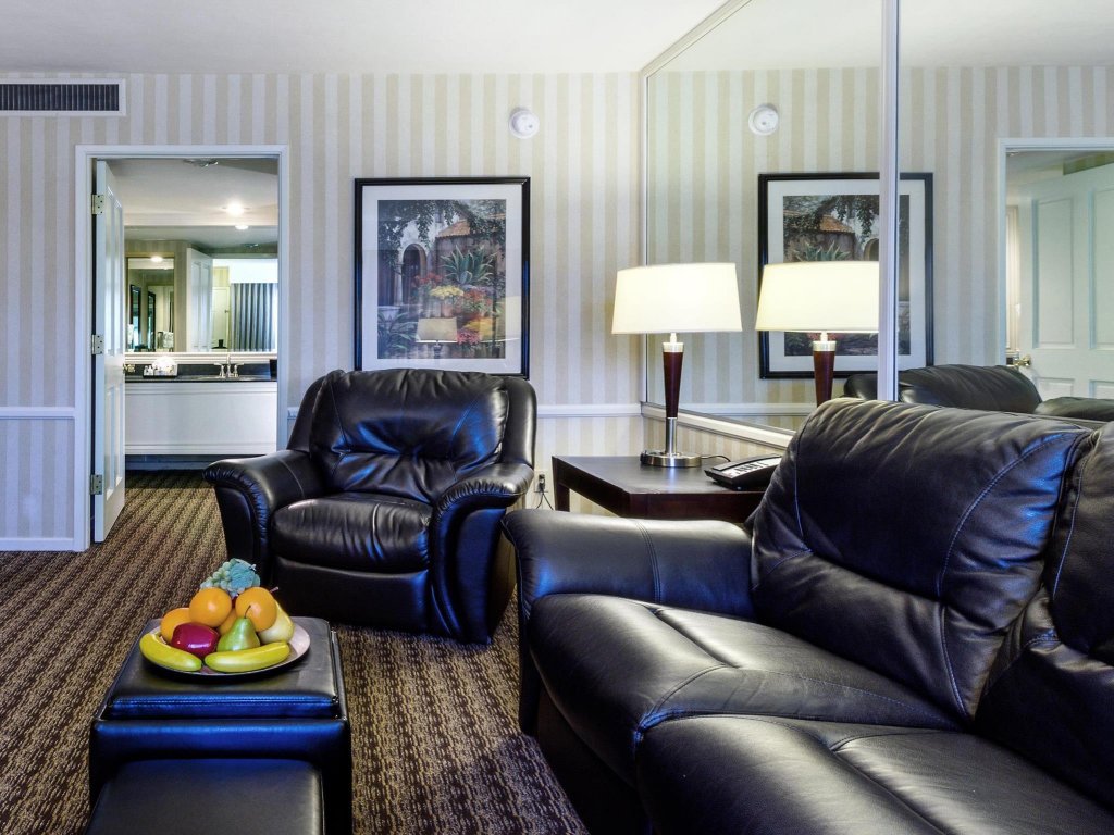 Фото Best Western Plus Carriage Inn