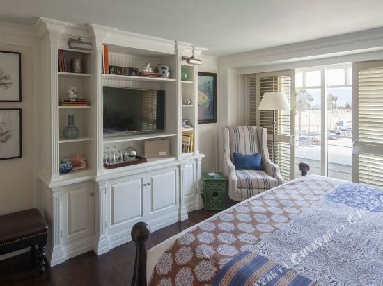 Фото Shutters on the Beach