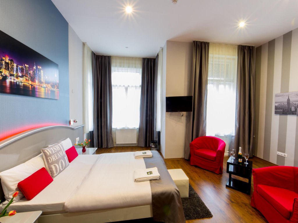 Фото Full Moon Budapest