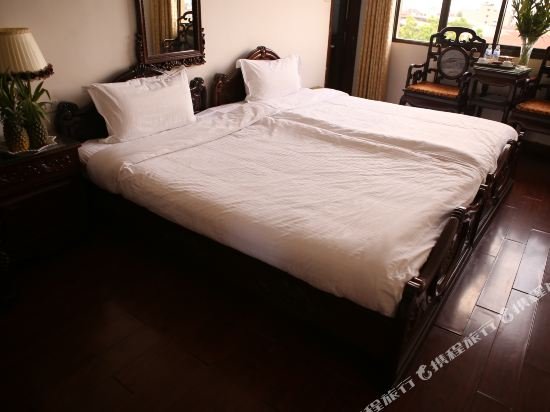 Фото Hanoi Little Town Hotel