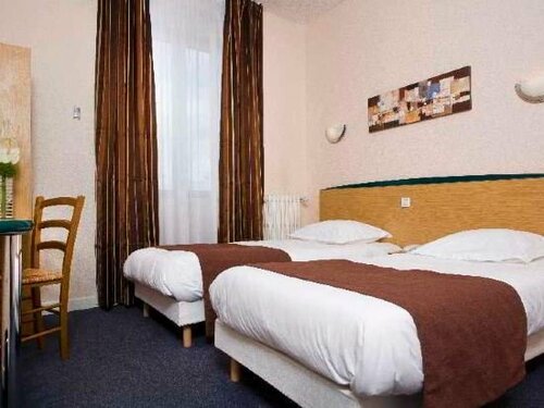 Гостиница Inter-hotel Montluçon de l'Univers в Монлюсоне