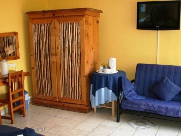 Фото Flintstones Guest House Durban