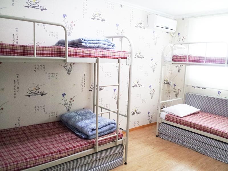 Фото High Street Guest House Hongdae