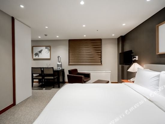 Фото Oriens Hotel & Residences