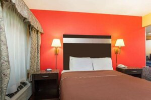 Howard Johnson by Wyndham North Bergen (New Jersey, Hudson County, Hudson – Bergen Light Rail, Tonnelle Avenue station), hotel