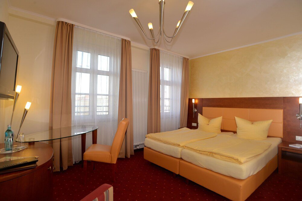 Фото отеля 2