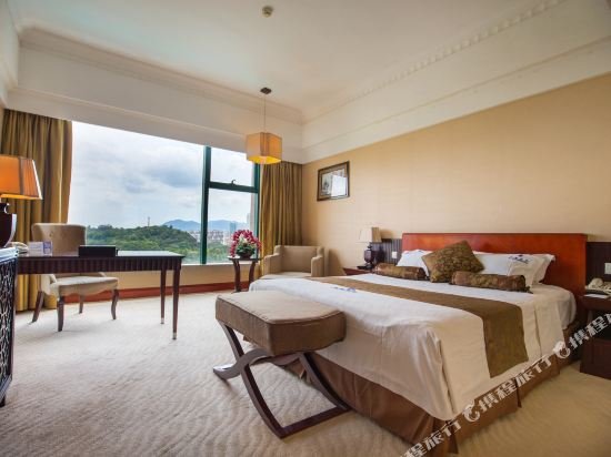 Фото Palace International Hotel