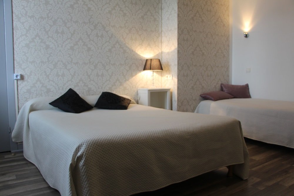 Фото Hotel Au Chapon Fin