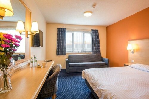 Гостиница Metro Inns Huddersfield