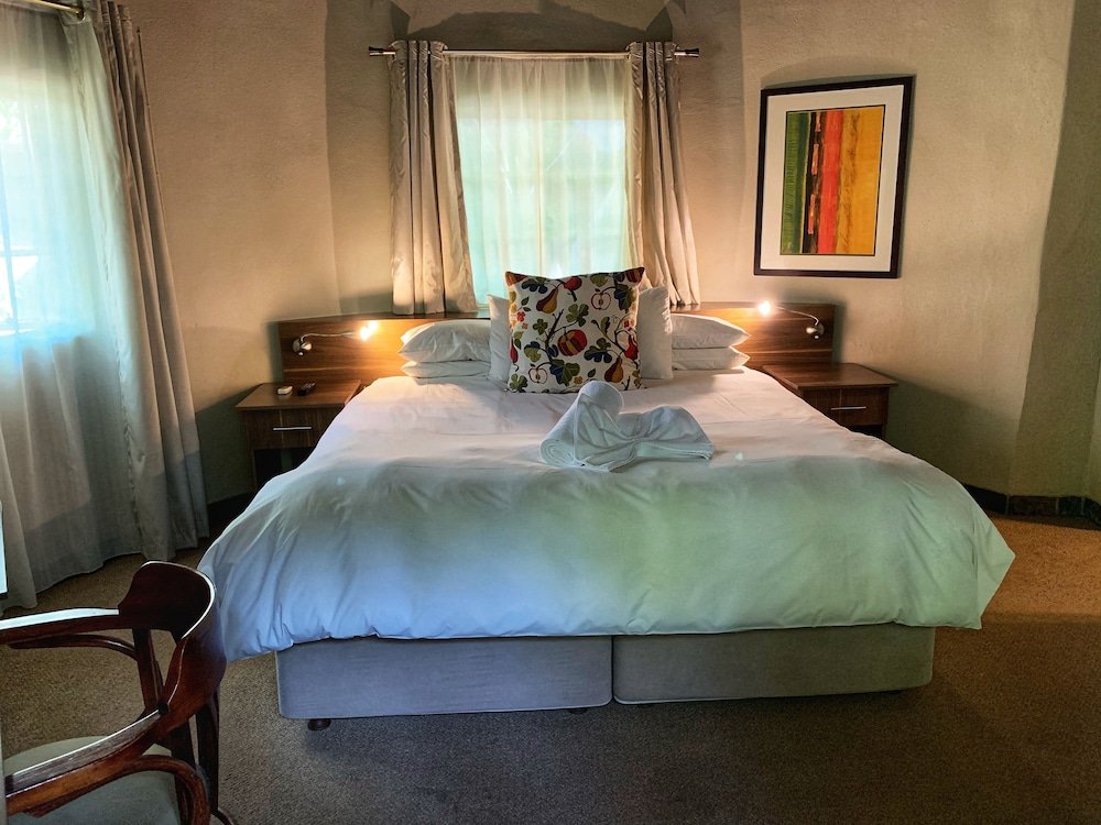 Фото Shangri-La Country Hotel