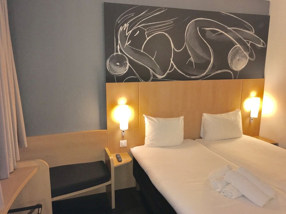 Фото EasyHotel Nice Palais des Congrès