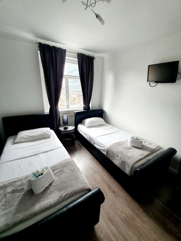 Фото The Cameron Hotel