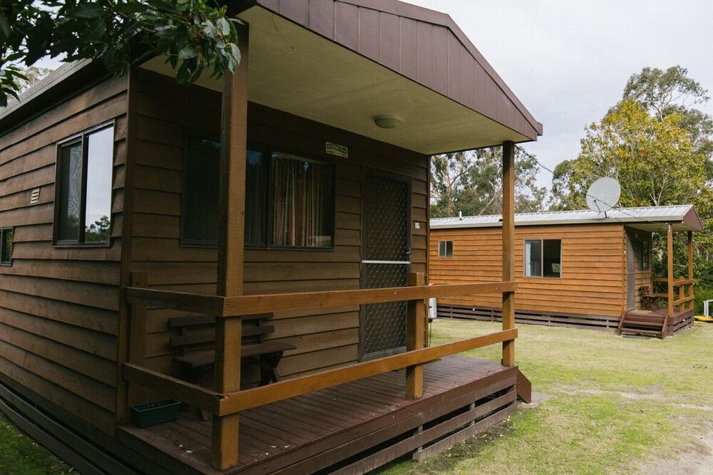 Фото Wonboyn Cabins & Caravan Park