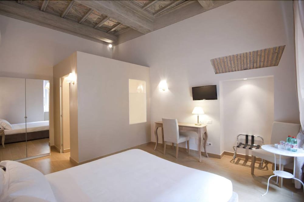 Фото Little Queen Suite