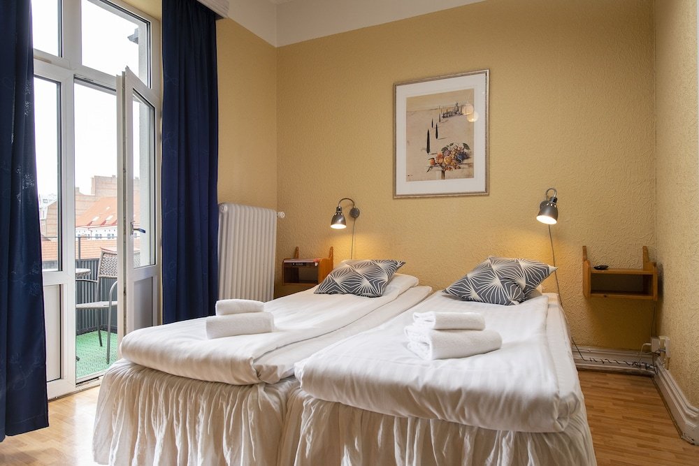 Фото отеля 2