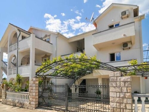 Гостиница Apartmani Tamara в Тивате