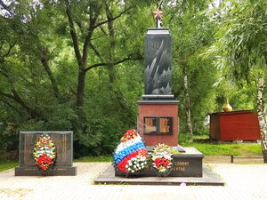 Жителям села Саларьево, погибшим на фронтах Великой Отечественной войны (Moscow, Novomoskovskiy Administrative Okrug, Kommunarka District, derevnya Salaryevo, Tikhonovskaya ulitsa), monument, memorial