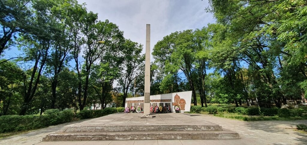 Monument, memorial Мемориальный комплекс, установленный на братской могиле 21 воина, Krasnodar Krai, photo