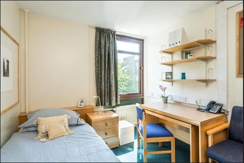 Фото Pollock Halls - Edinburgh First - Campus Accommodation