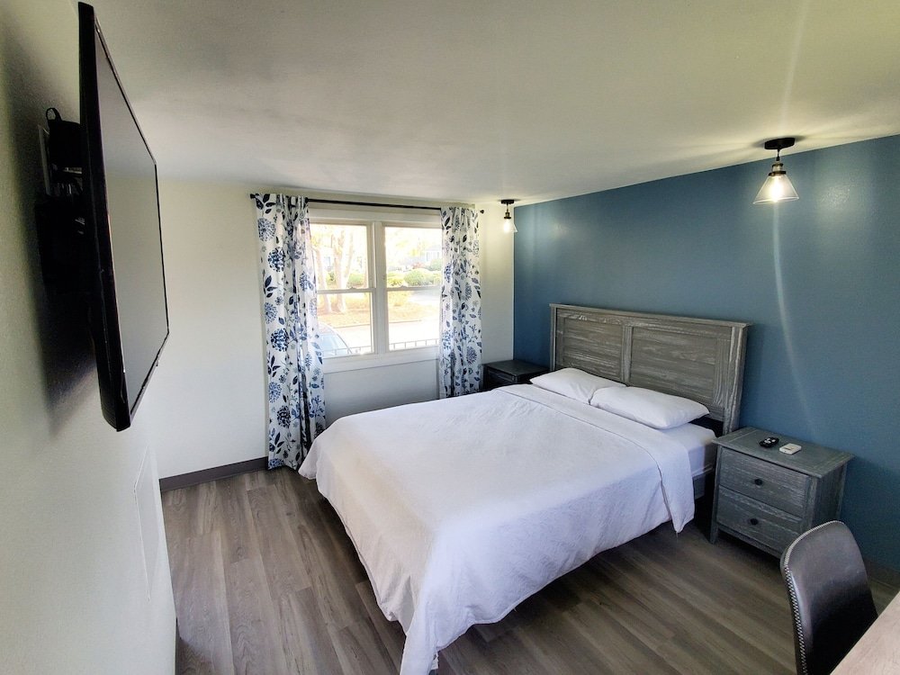 Фото Founder's Brook Motel and Suites