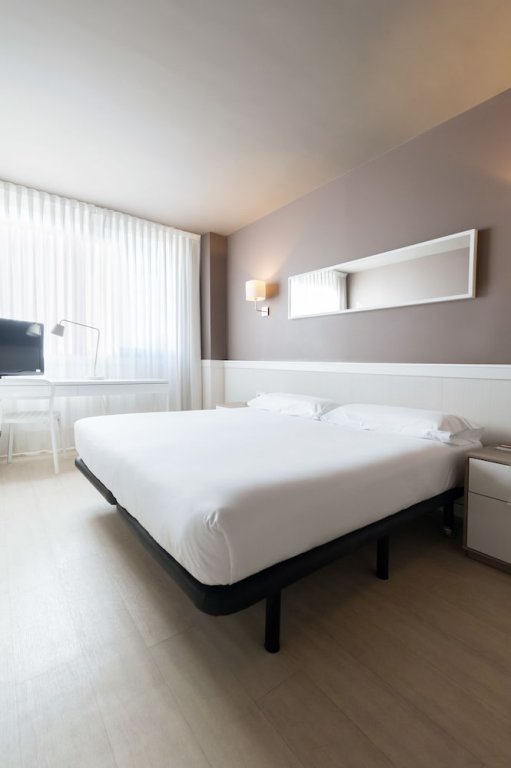 Фото Hotel Paral·lel