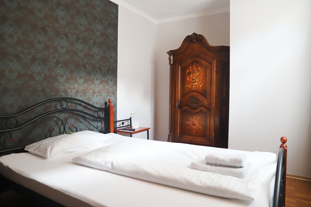 Фото Hotel Schwarzer Adler