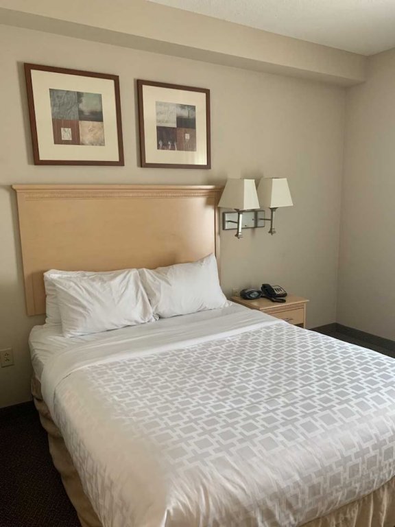 Фото Candlewood Suites Harrisburg, an Ihg Hotel