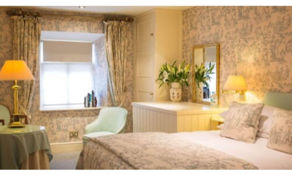 Фото The Priory Hotel