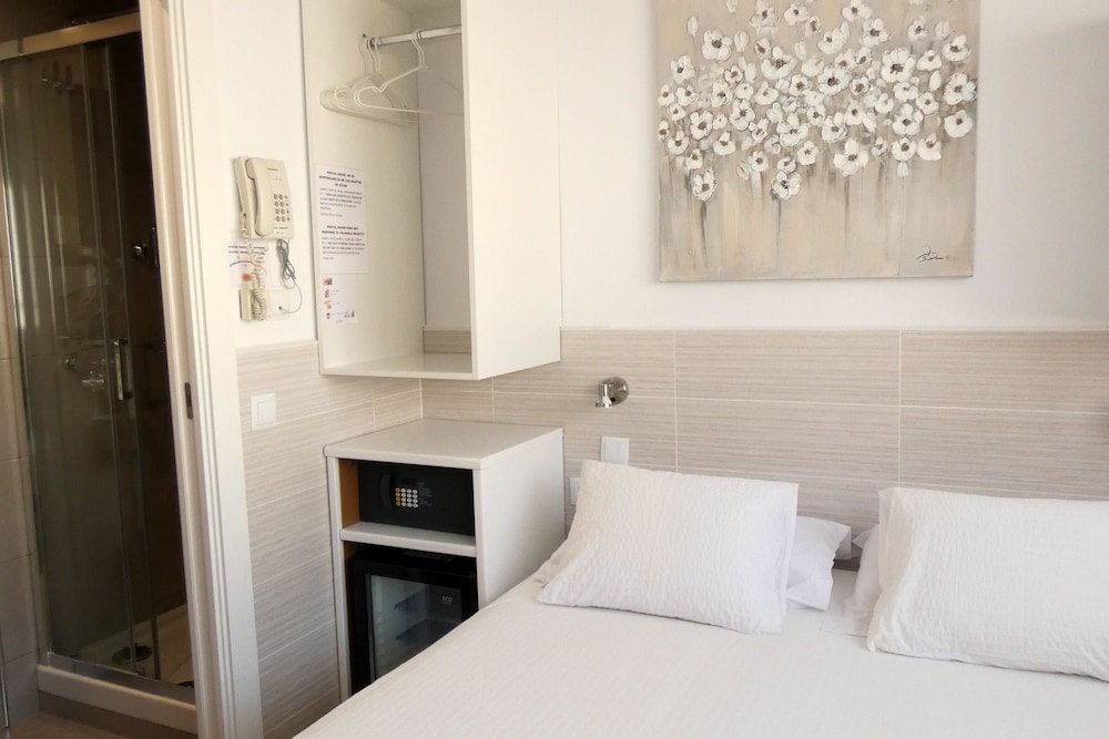 Фото Hostal House