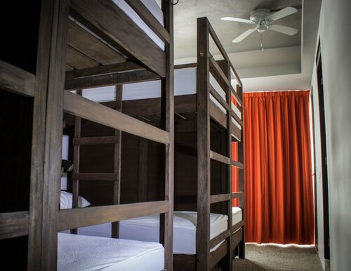 Гостиница Los Muertos Hostal в Пуэрто-Вальярта