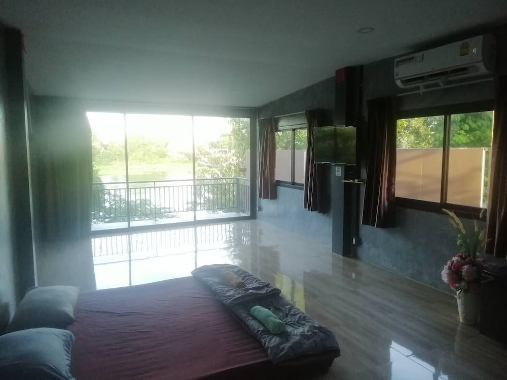 Фото Lom Choi Home Stay Ayutthaya - Hostel