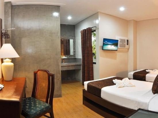 Фото 717 Cesar Place Hotel