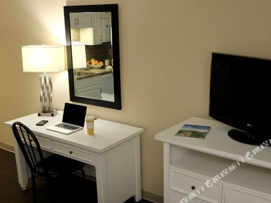 Фото Klopfenstein Inn and Suites