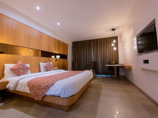 Фото The Ssk Solitaire Hotel & Banquets