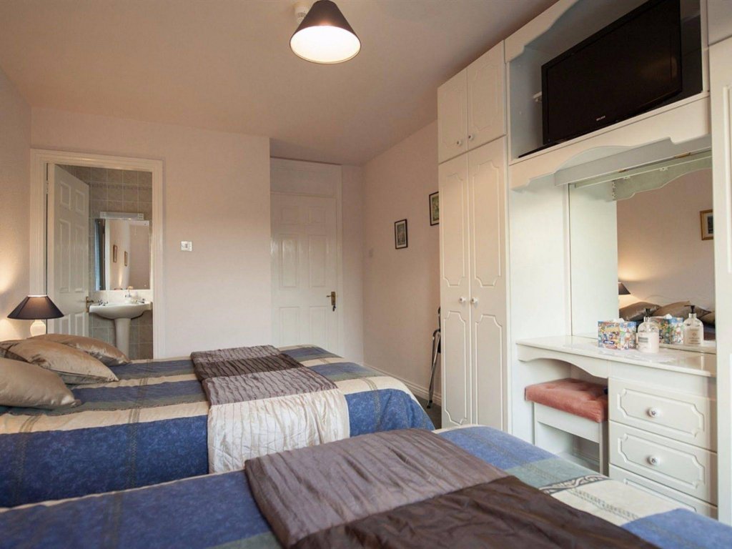 Фото The Waterfront House Country Home