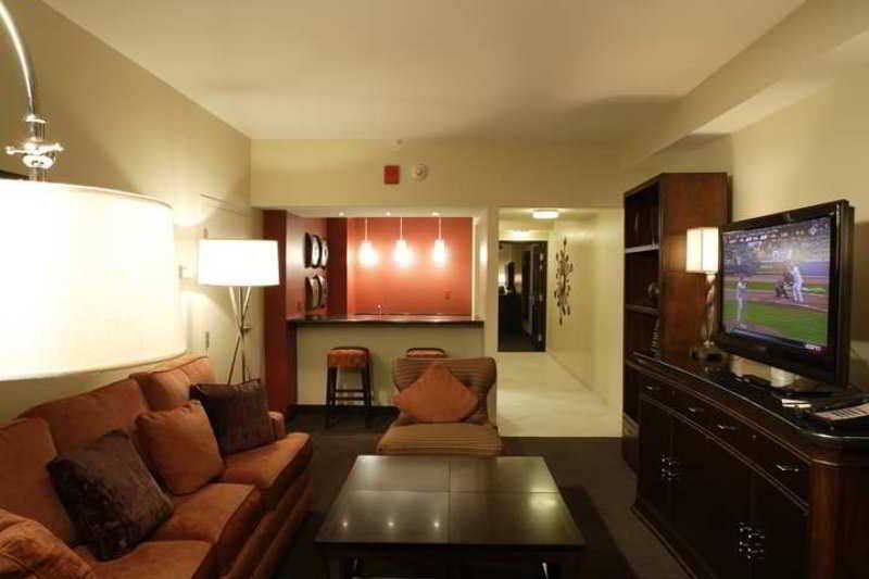 Фото DoubleTree by Hilton El Paso Downtown