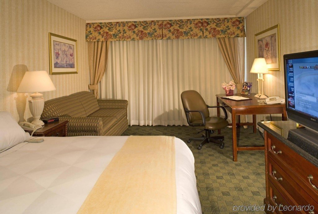 Фото DoubleTree by Hilton Fresno Convention Center