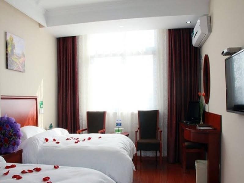 Фото Green Tree Inn LuJiang Bus Terminal Station QianChuan Road Express