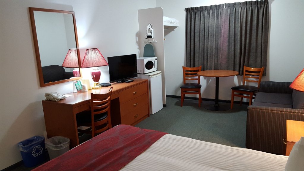 Фото SureStay Plus Hotel by Best Western Lethbridge