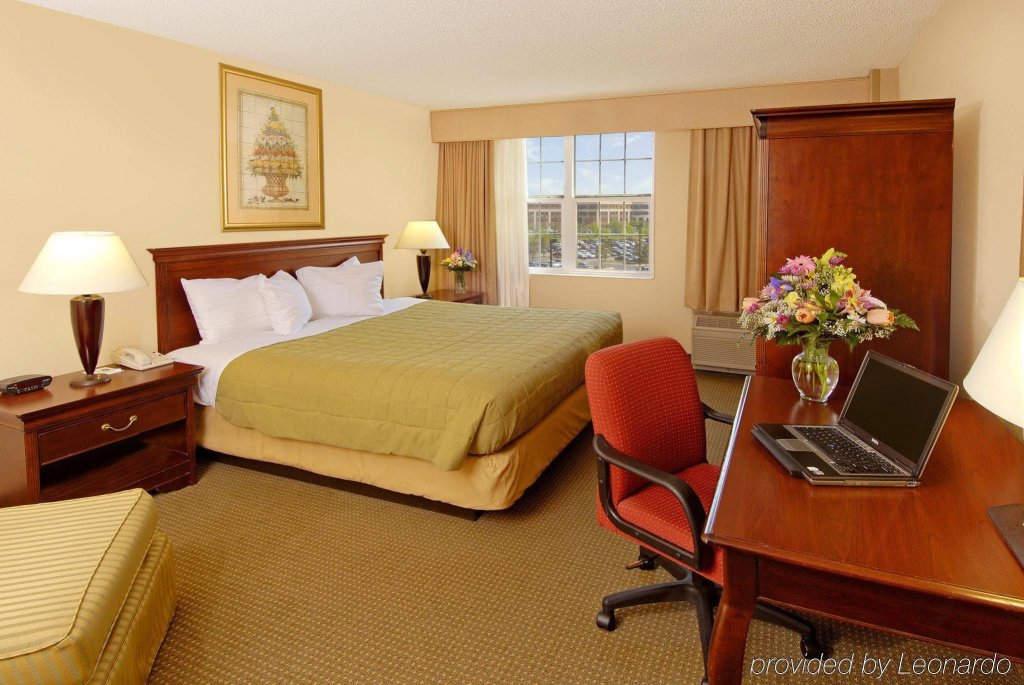 Фото Delta Hotels by Marriott Norfolk Airport