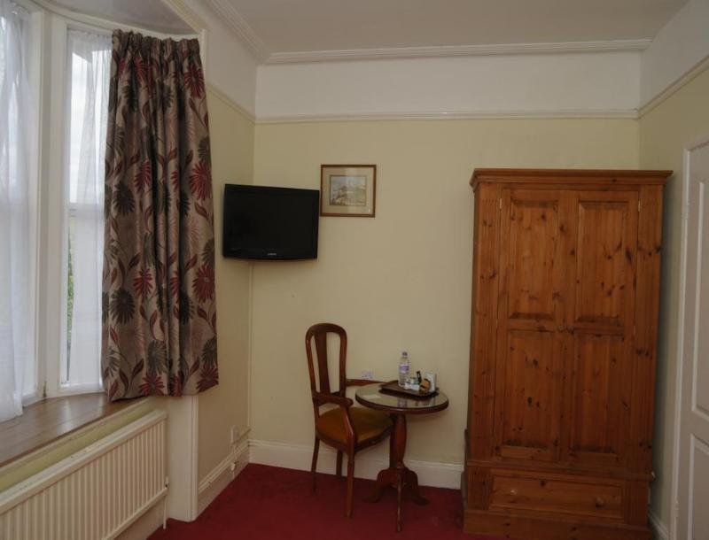 Фото Wimblehurst Hotel